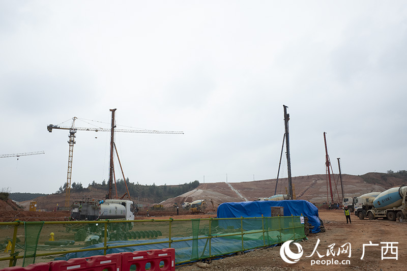 南寧數字科技學院二期項目施工現場。人民網 覃心攝