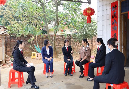 开展“情系基层，法护巾帼”主题普法活动。