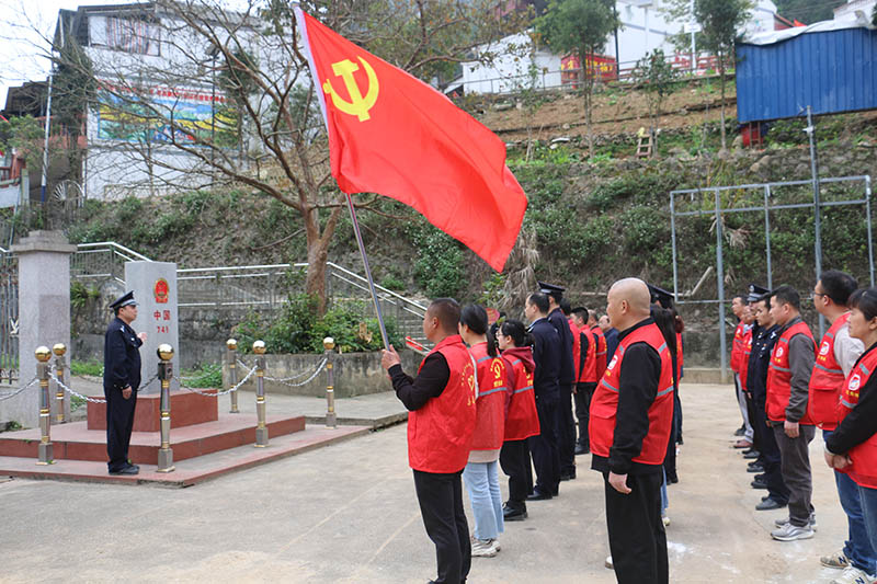 龙邦镇组织国门党建联盟单位联合开展主题党日活动。龙邦镇人民政府供图