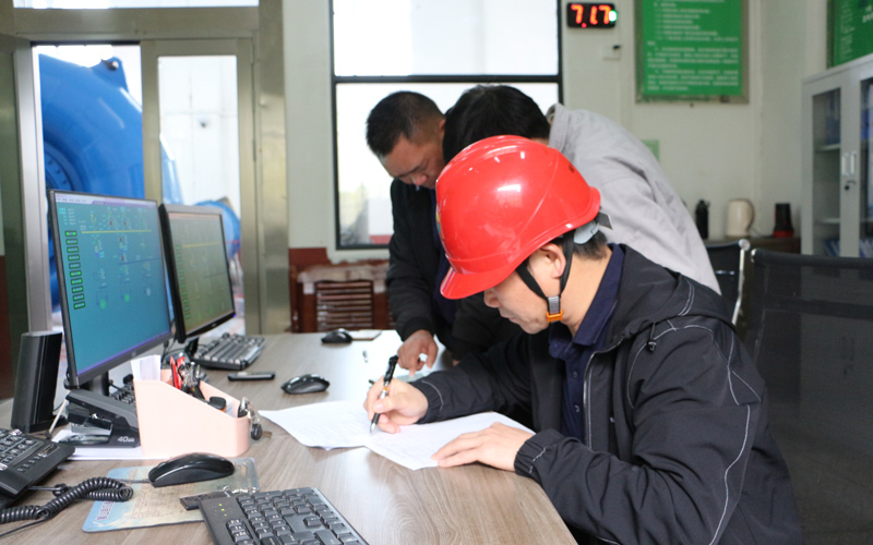 3月8日，蒙山发电分公司新古排水电站开展隐患排查、闭环台账检查工作。