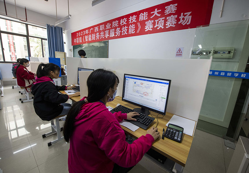 比赛现场。何华文摄
