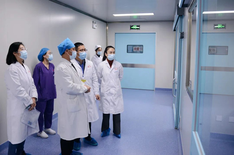 专家组对柳州市人民医院感染性疾病科护理工作进行现场评审。柳州市人民医院供图