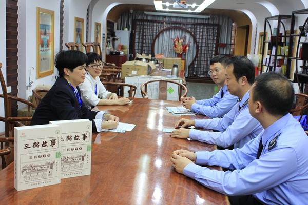 梧州市万秀区税务局税务干部走访万秀区政协委员、广西梧州茶厂有限公司财务负责人杨菲，邀请畅谈办税服务的变化。
