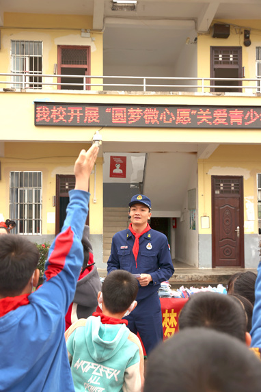 消防知识抢答活动现场。杨进摄