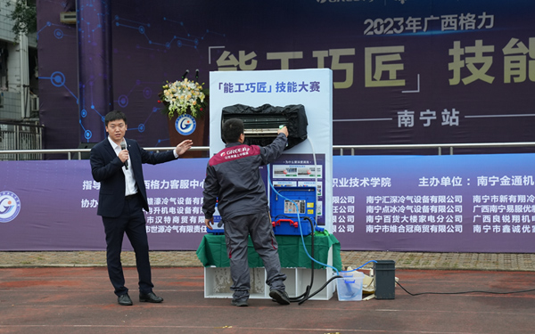 深度清洗讲解与教学。广西机电职业技术学院供图
