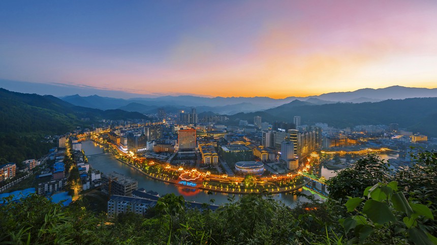 黄昏时节看山城