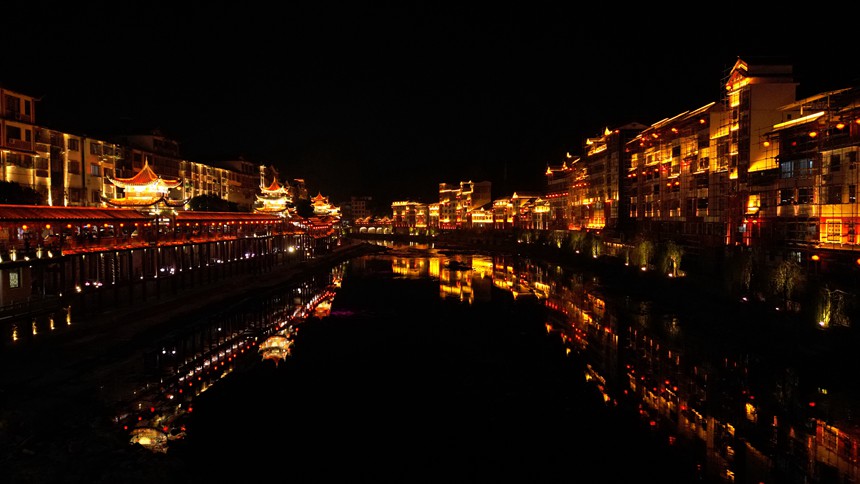 资江边上有奇景