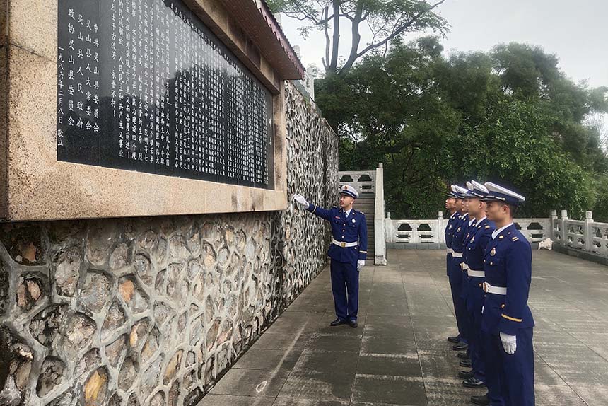 共同重溫革命先輩們的豐功偉績。
