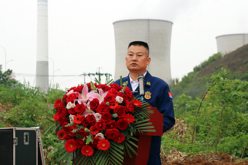 秦华兵讲话。罗帮勇摄