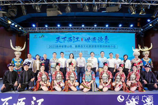 合影。人民网记者 王勇摄