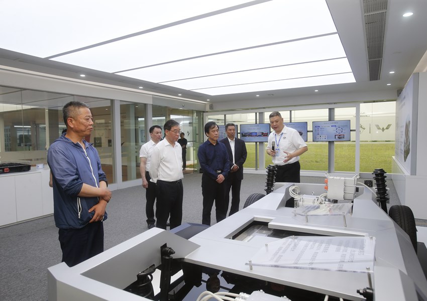 大国工匠参观上汽通用五菱宝骏基地。黄伟摄