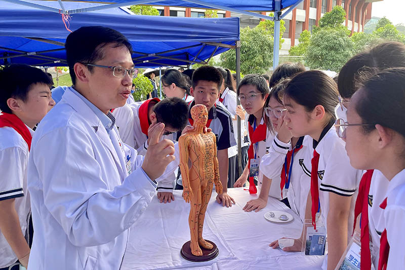 人体经络学习现场。李虹莹摄