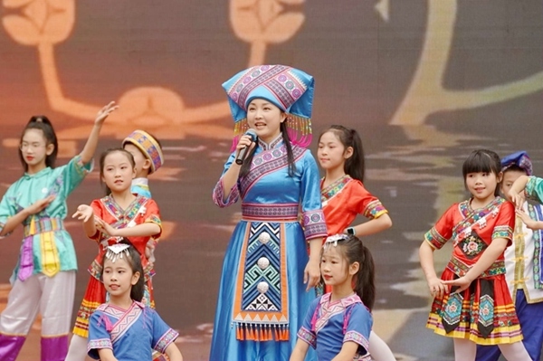 演出现场。