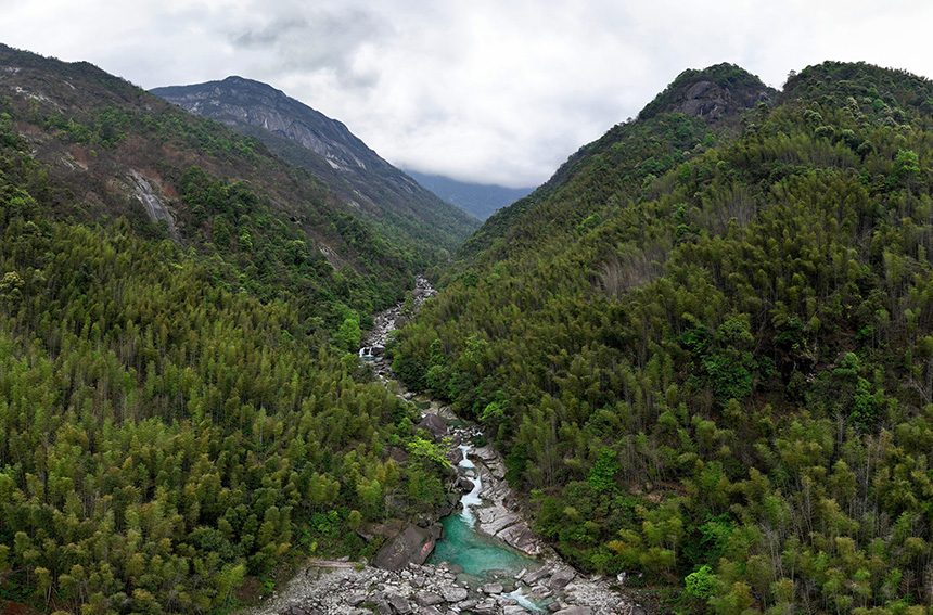 山清水秀的漓江源大峡谷。陈旭摄