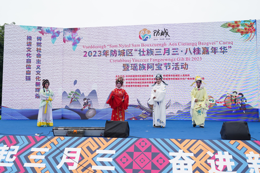 采茶戏表演。黄祖梅摄
