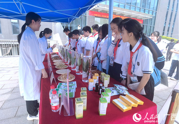 “桂十味”辨识区。人民网记者 陈燕摄