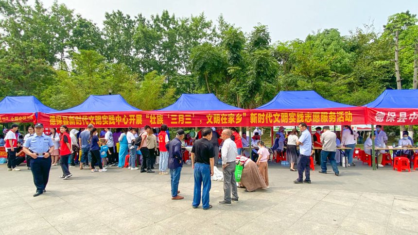 志愿服务活动现场。罗海琳摄