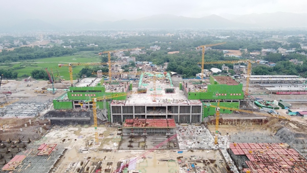 玉林北站建设现场。林鹤摄