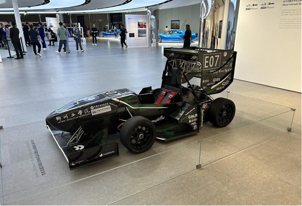 上海國際會展中心6號展館蔚來汽車展區大學生方程式展示區。_副本