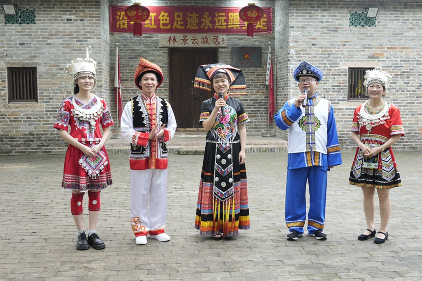 对唱山歌。广西大锰集团供图