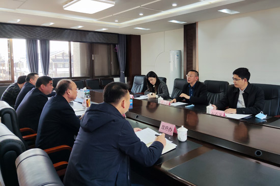 金控资管加强与地方企业合作，探索“政企”联动的优势互补，深化多元领域的金融合作