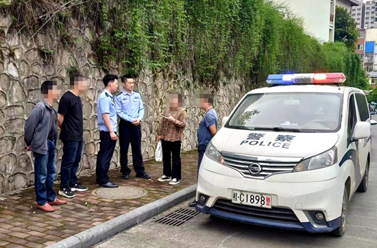 兴安县公安局干警找到曾女士，及时阻止其行为。兴安县公安局供图