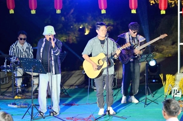 乐队正在表演。主办方供图
