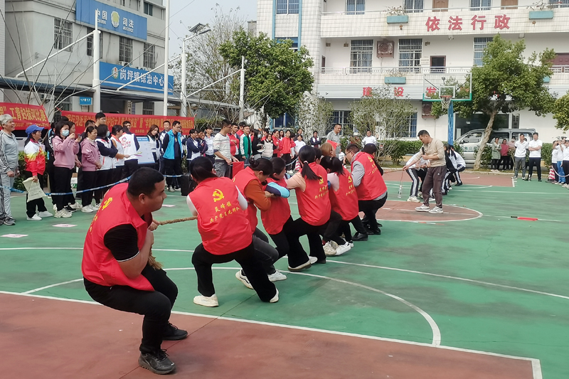 “睦邻互助+邻里节”：灵峰、岗坪两镇联合组织“粤桂一家亲·肇贺好邻里”工青妇拔河比赛