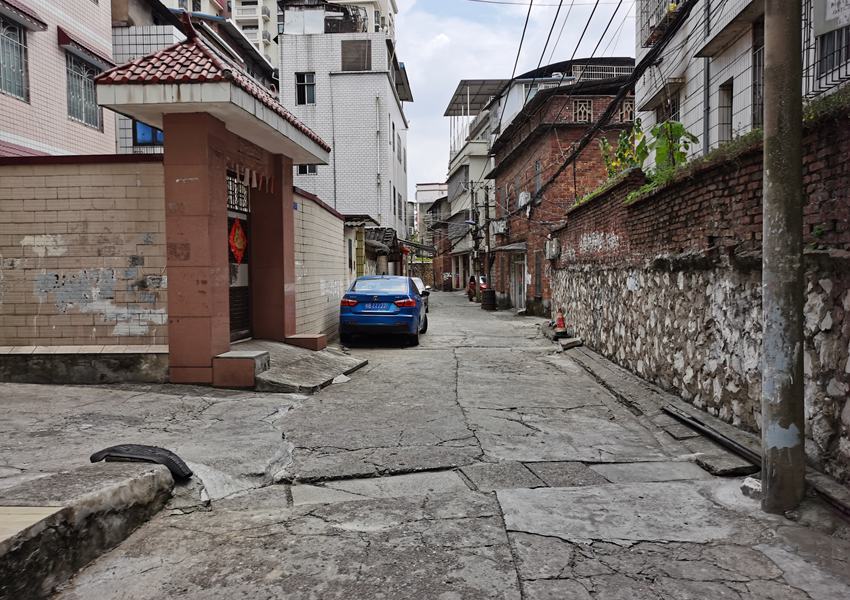  改造前的雅儒路东六巷。王年双摄