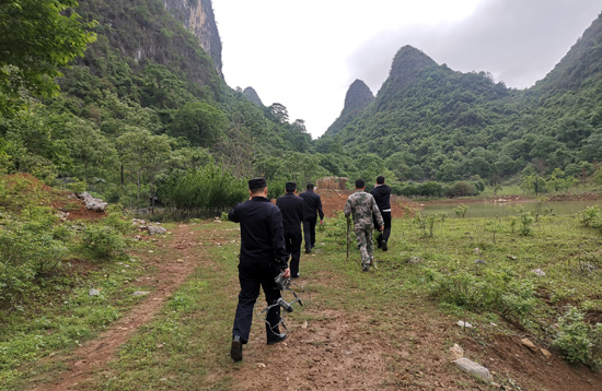 多部门联动上山搜救。桂林市公安局供图
