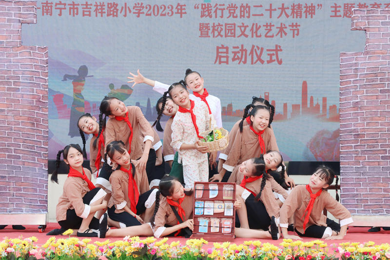 精彩的节目表演。梁振水摄