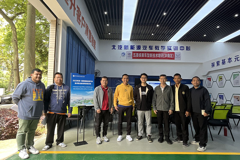 泰国院校教师在柳铁职院实训基地交流学习