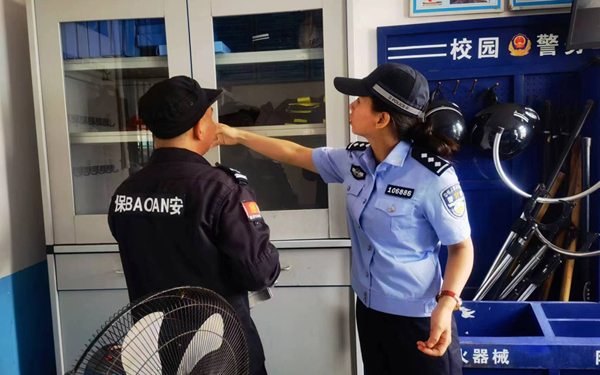那桐派出所开展校园安全检查。隆安公安局供图