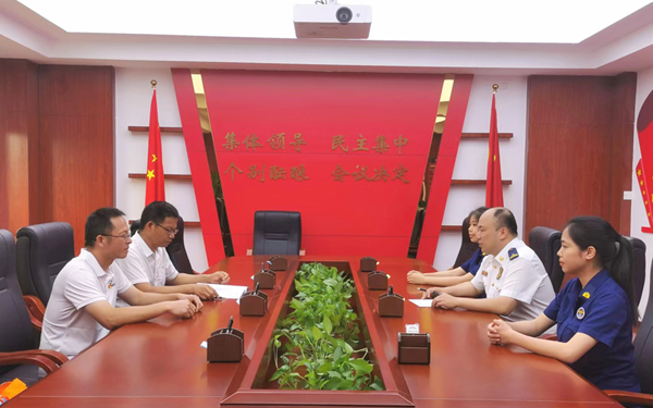 座谈交流。吕力摄