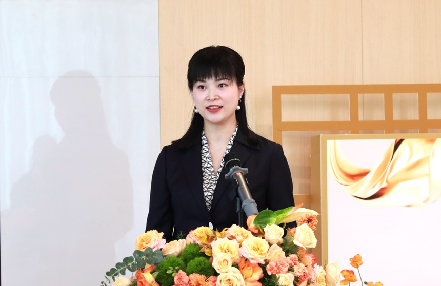 私行负责人介绍相关业务。华夏银行南宁分行供图