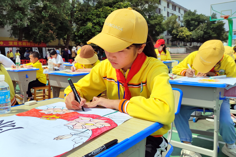 学生现场绘画