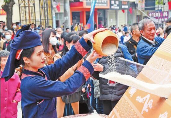 中國—越南國際邊關“春龍節”精彩紛呈。