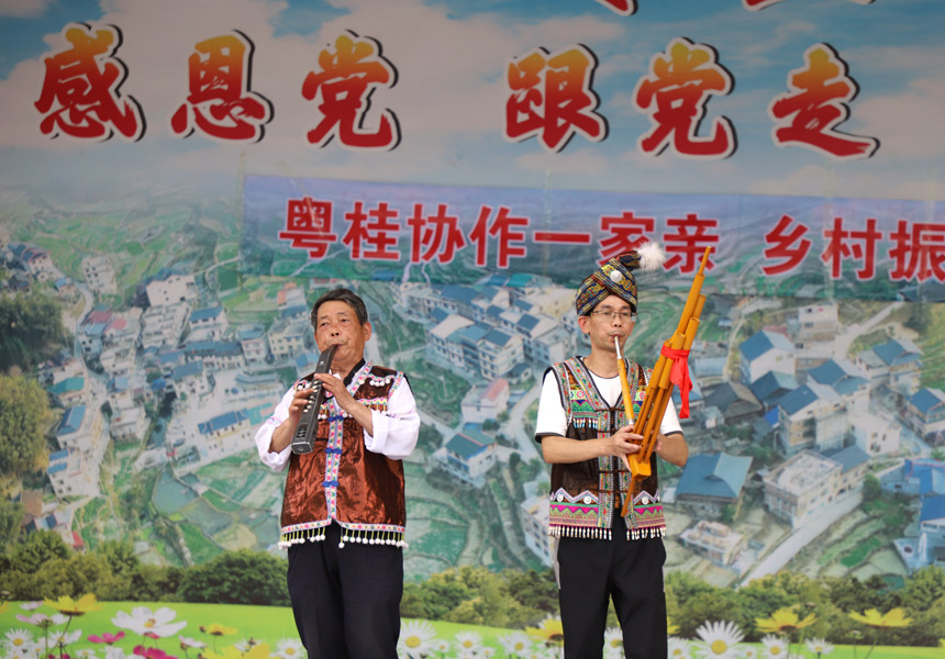 管弦樂節目表演。