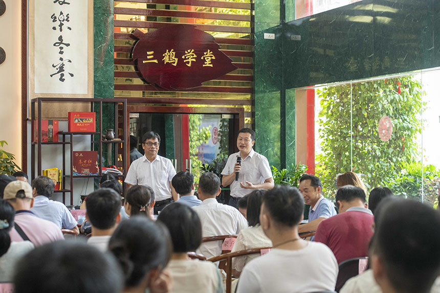 “打造文学精品 讲好梧州故事”创作分享会现场。何华文摄