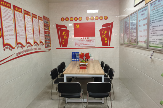 金达商店内的红色驿站(沙田站)。莫衍贤摄