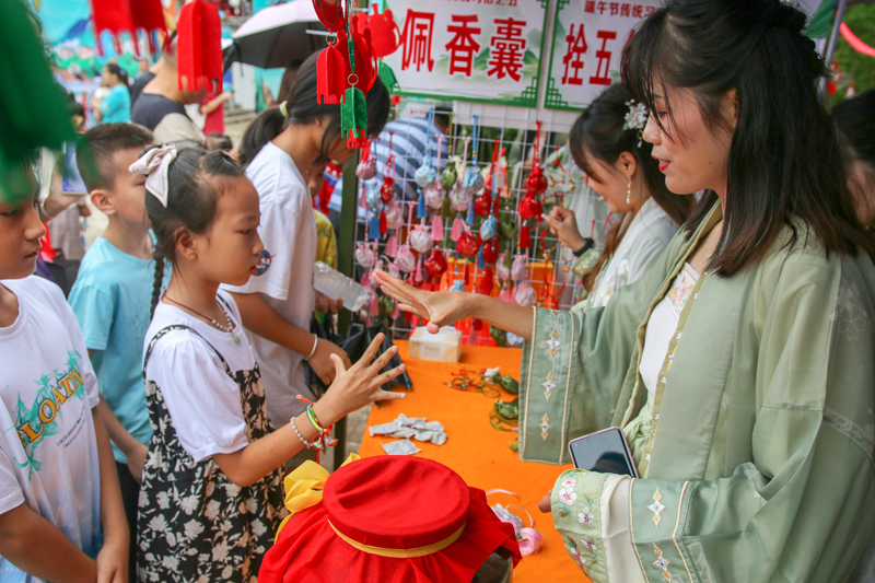 图为活动现场。陈强摄