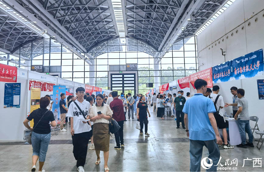咨询会现场。人民网记者 陈燕摄
