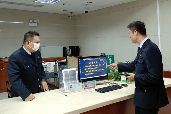 开展烟草办证窗口数字化转型调研活动。覃仕隆摄