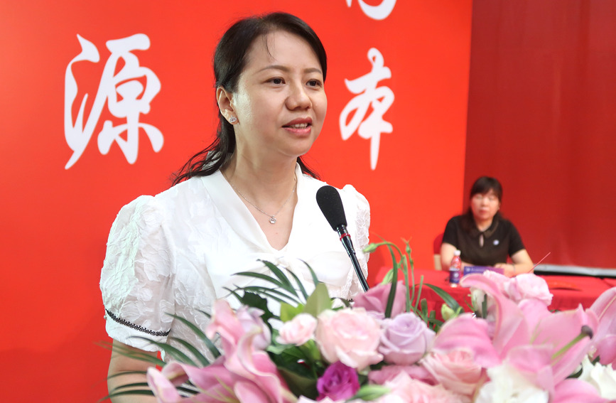 优秀校友代表。