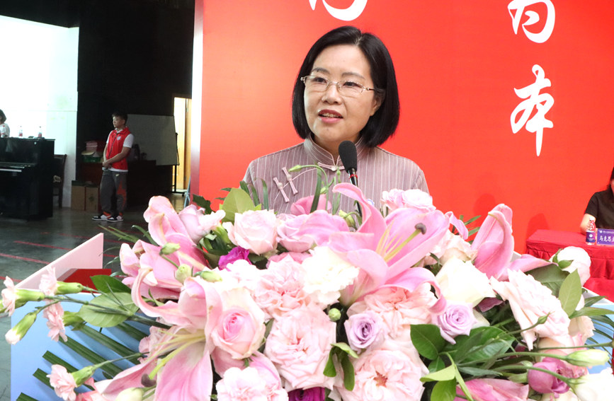 学校党委副书记、校长文萍致辞。