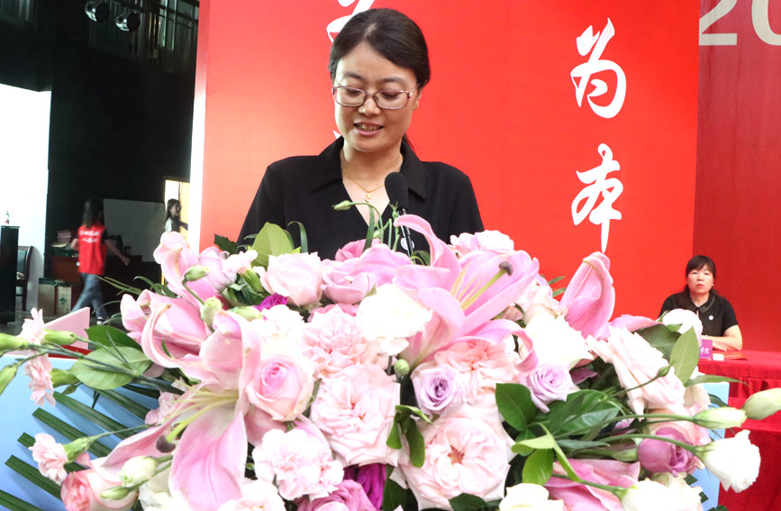 教师代表发言。