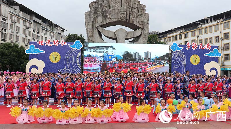 现场演员合影。人民网黄子婧摄.jpg