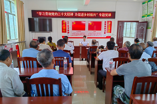 讲授专题党课。罗水兰摄