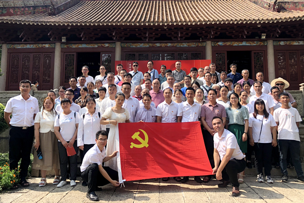 主题党日活动现场。