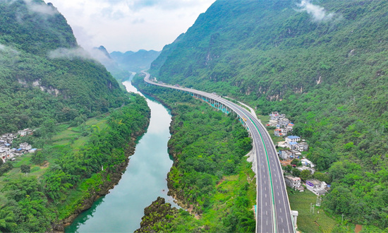 來都高速——大羅高架特大橋。